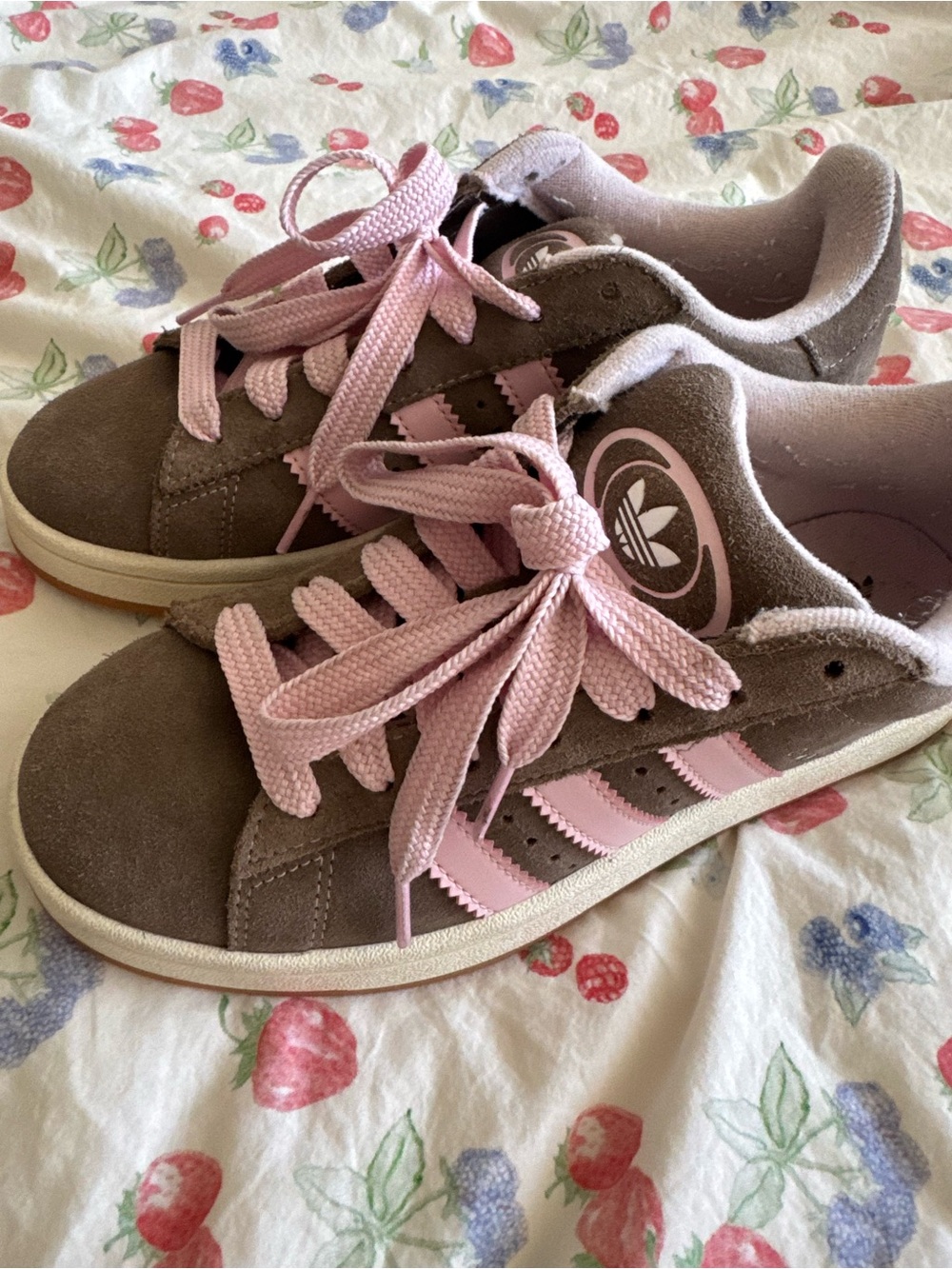 adidas campus Sneakers in Taupe with Pink Accents
